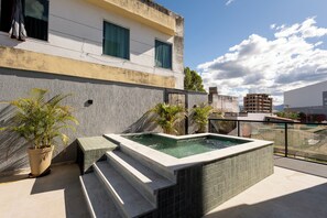 Piscina coberta i piscina a l'aire lliure 