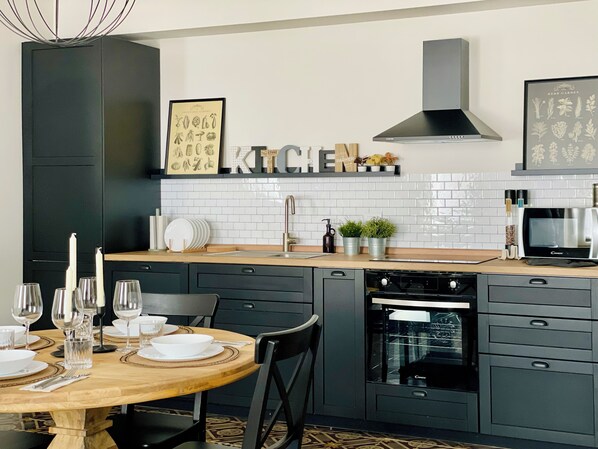 Microwave, oven, stovetop, dishwasher - A corner of relax and nature (Castell'Alfero)