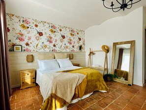 2 bedrooms, iron/ironing board, free WiFi, bed sheets - A corner of relax and nature (Castell'Alfero)