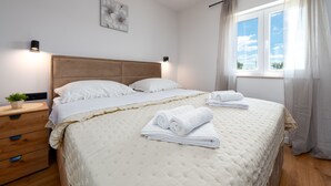3 soverom, strykejern/-brett, reiseseng for barn og wi-fi (inkludert)
