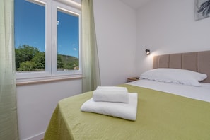 3 chambres, fer et planche à repasser, Wi-Fi gratuit, draps fournis