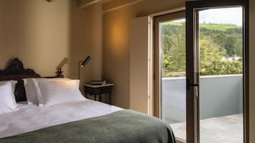 Family House, Mountain View, Garden Area | Free WiFi, bed sheets