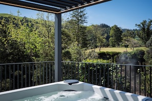 Tina de hidromasaje al aire libre