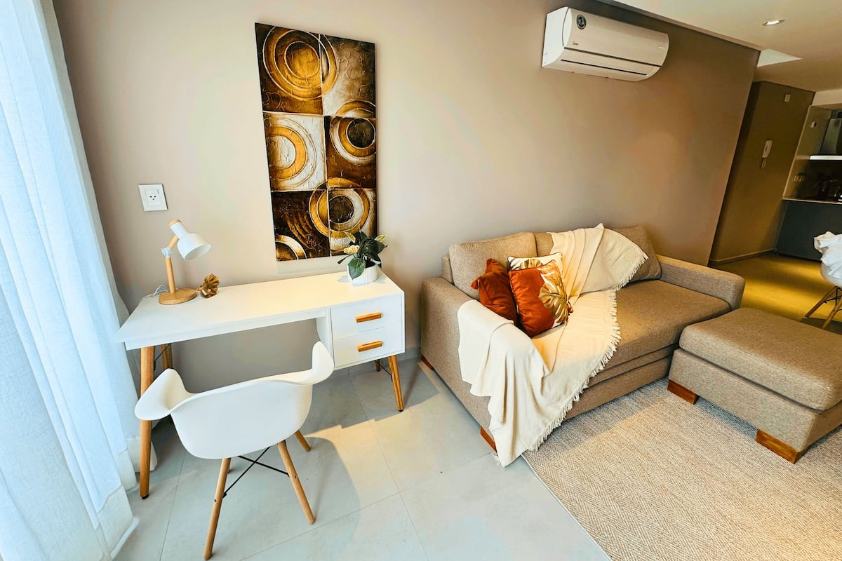 Appartement Classique, 2 chambres, balcon | Coin séjour