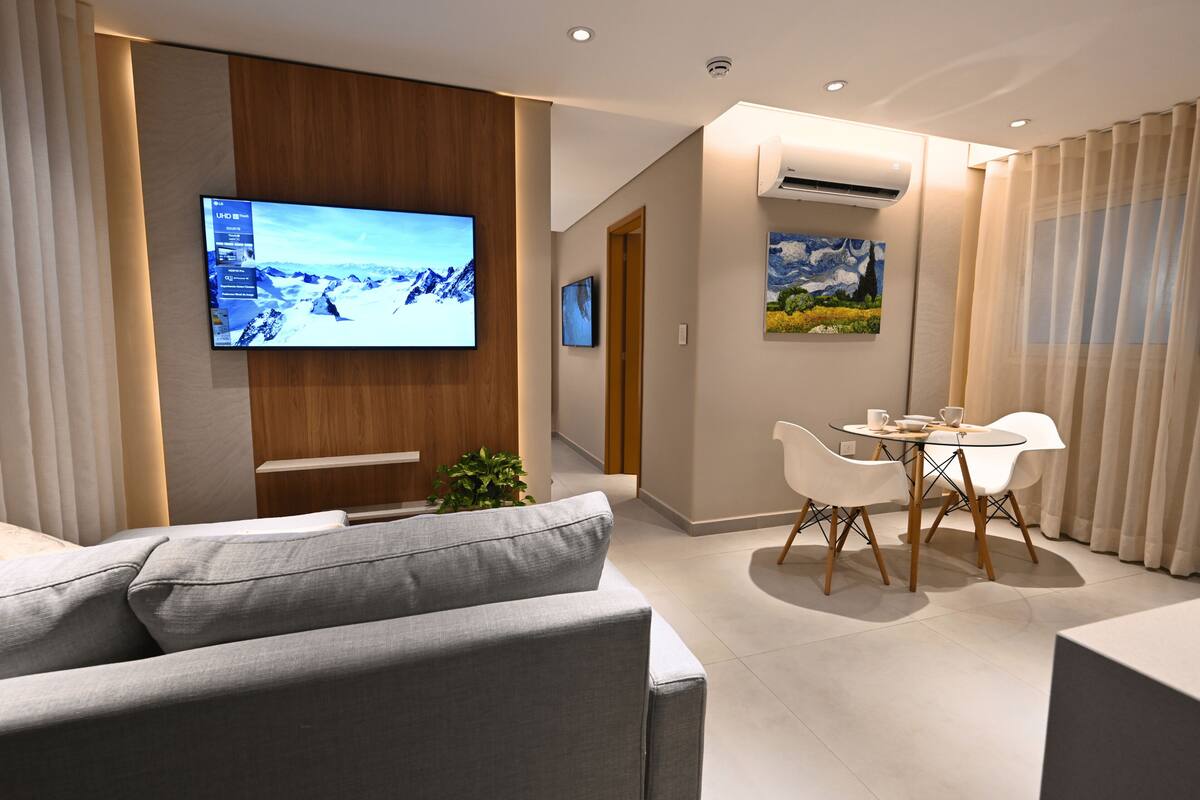 Traditional Apartment, 1 Bedroom | Living area