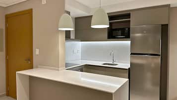 Standard-Apartment, 1 Schlafzimmer | Eigene Küche | Großer Kühlschrank, Mikrowelle, Ofen, Herdplatte