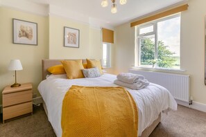 4 bedrooms, iron/ironing board, free WiFi, bed sheets