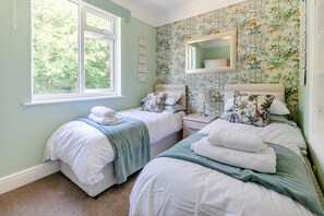 4 bedrooms, iron/ironing board, free WiFi, bed sheets - 4 Bed in Yarnscombe (oc-c32061) (Yarnscombe)