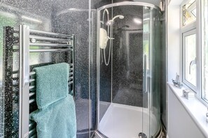 Towels - 4 Bed in Yarnscombe (oc-c32061) (Yarnscombe)