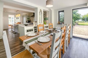 Dining - 4 Bed in Yarnscombe (oc-c32061) (Yarnscombe)