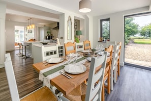 Dining - 4 Bed in Yarnscombe (oc-c32061) (Yarnscombe)