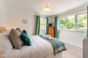 4 habitaciones, tabla de planchar con plancha y cuna de viaje 