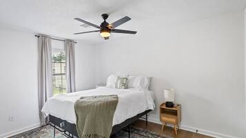 3 bedrooms, iron/ironing board, WiFi, bed sheets