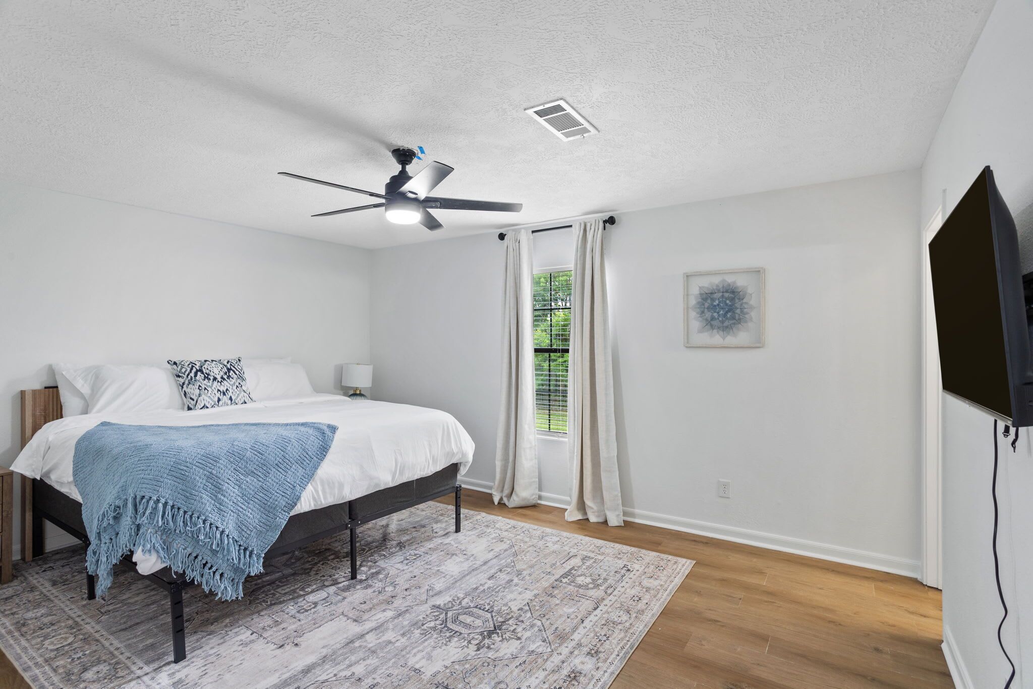 3 室のベッドルーム、アイロン / アイロン台、WiFi、ベッドシーツ