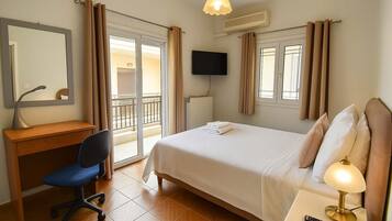 1 habitación, tabla de planchar con plancha, wifi y ropa de cama