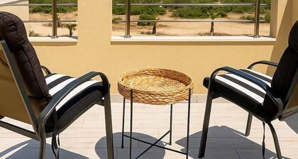 Milolithos Paradise, Beachfront Getaway with Pool
