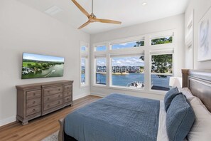 5 bedrooms, desk, iron/ironing board, travel cot