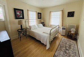 4 habitaciones, tabla de planchar con plancha, wifi y ropa de cama