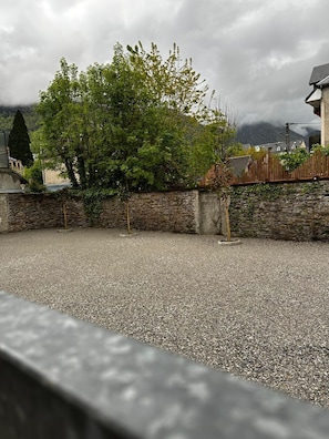 Property grounds - Downtown Luchon • Swimming Pool • Gondola lift 100 m away • Mountain view. Allée d'Etigny.  (Bagnères-de-Luchon)