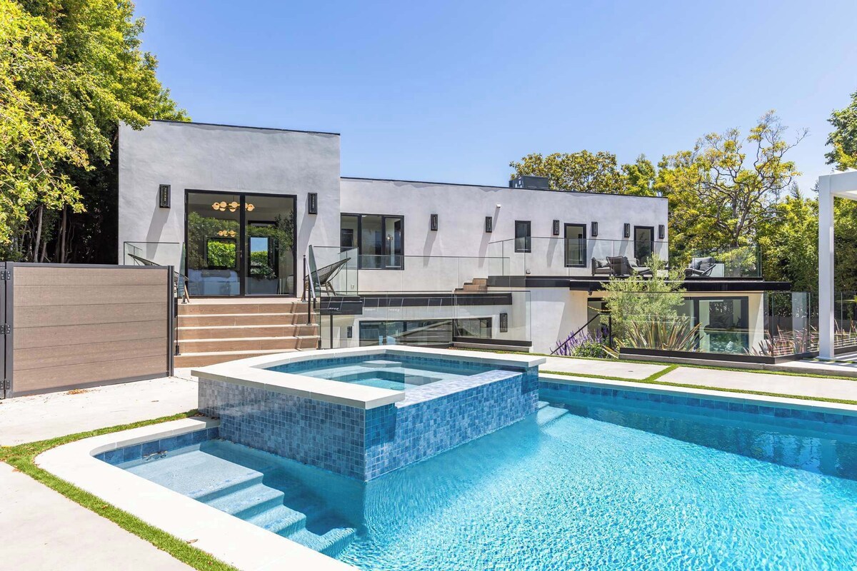 Sunset Chateau by Oraklus