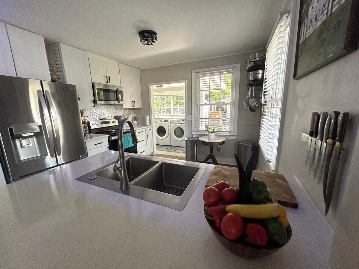 Photo of Charming Historic Avondale 3/1 with Backyard Bar and Grills, Close to Everything