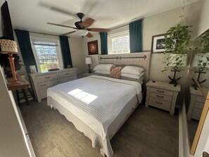 3 bedrooms, iron/ironing board, WiFi, bed sheets