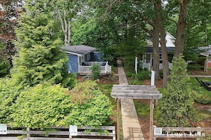 Property grounds - Maple Ridge Brown Cottage HOT TUB! (Saugatuck)