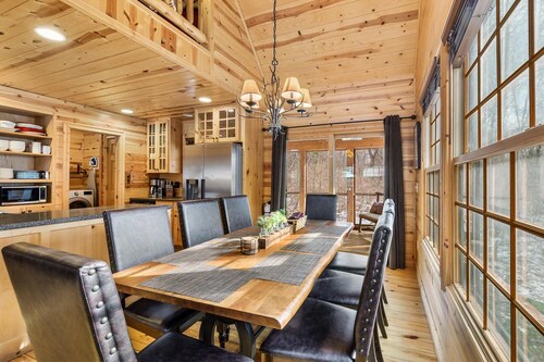 Timber Nest Goshorn lake dock, pool, town HOT TUB!