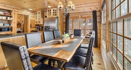 Timber Nest Goshorn lake dock, pool, town HOT TUB!