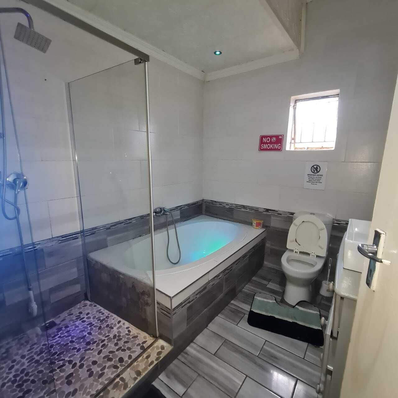 双人房 | 浴室 | 拖鞋、毛巾、肥皂、卫生纸