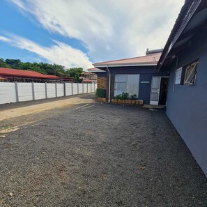 Exterior - HostHub Guest House (Rustenburg)