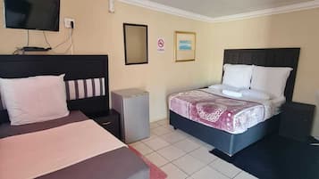 Standard Double Room | Meja