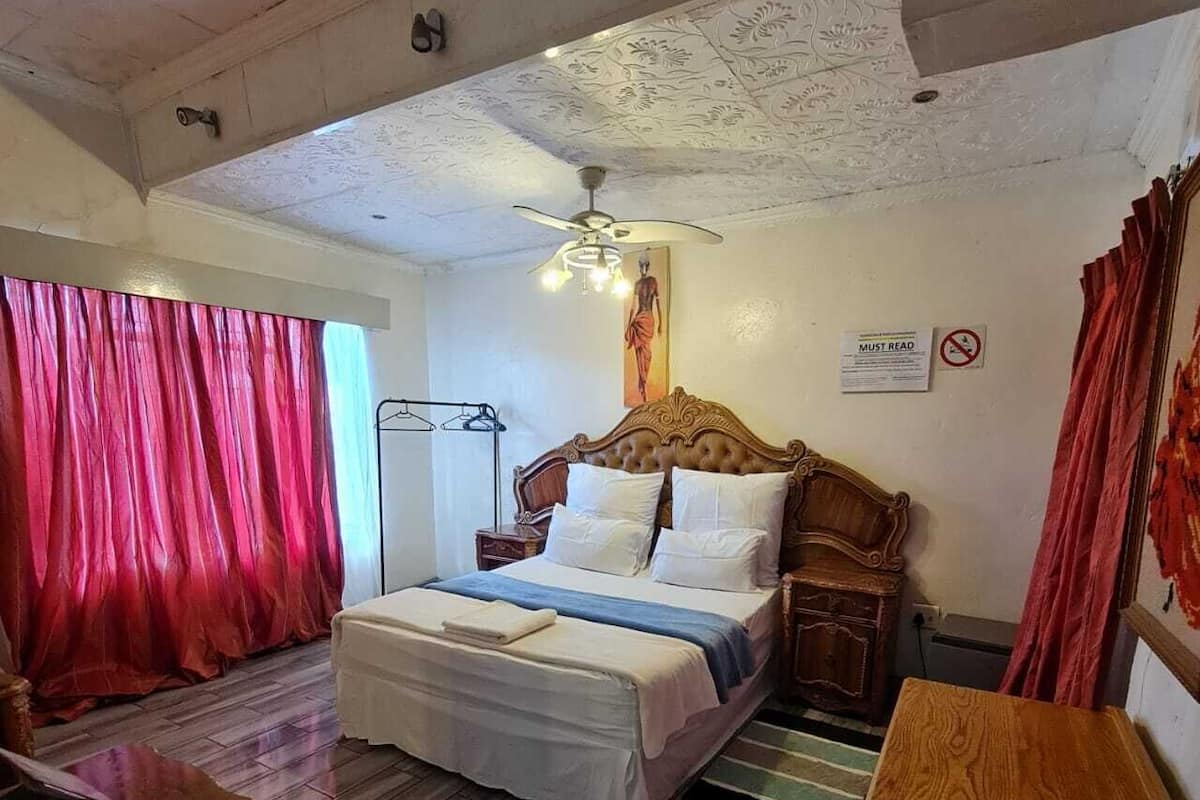 标准双人房 | 办公桌