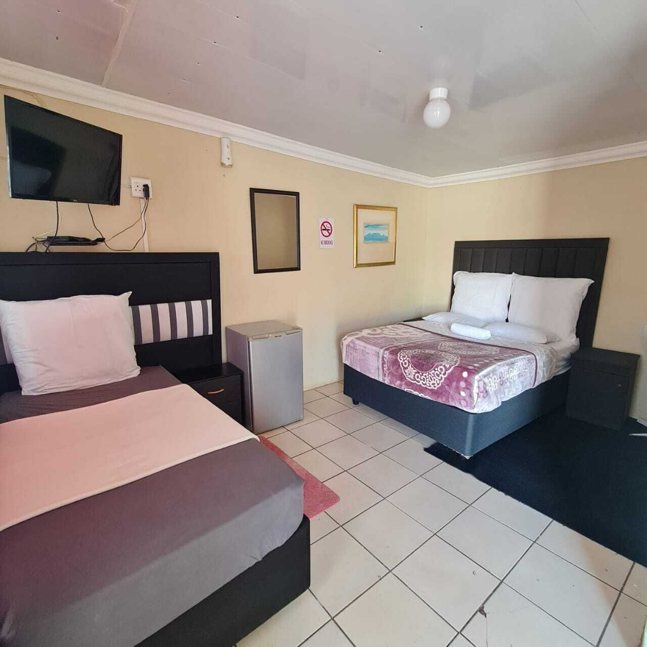 Standaard tweepersoonskamer | Een bureau