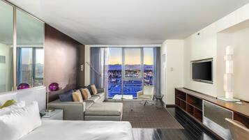 1 bedroom, desk, iron/ironing board, WiFi