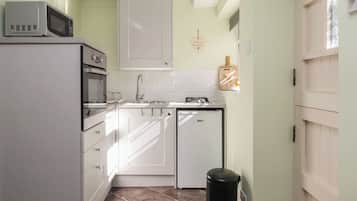 Cottage | Private kitchen | Cookware/dishes/utensils