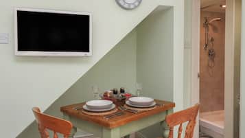 Cottage | Dining