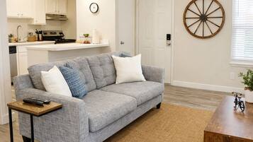 Televisión y chimenea