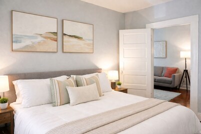 Beautiful 1 Bdrm • Historical • Downtown