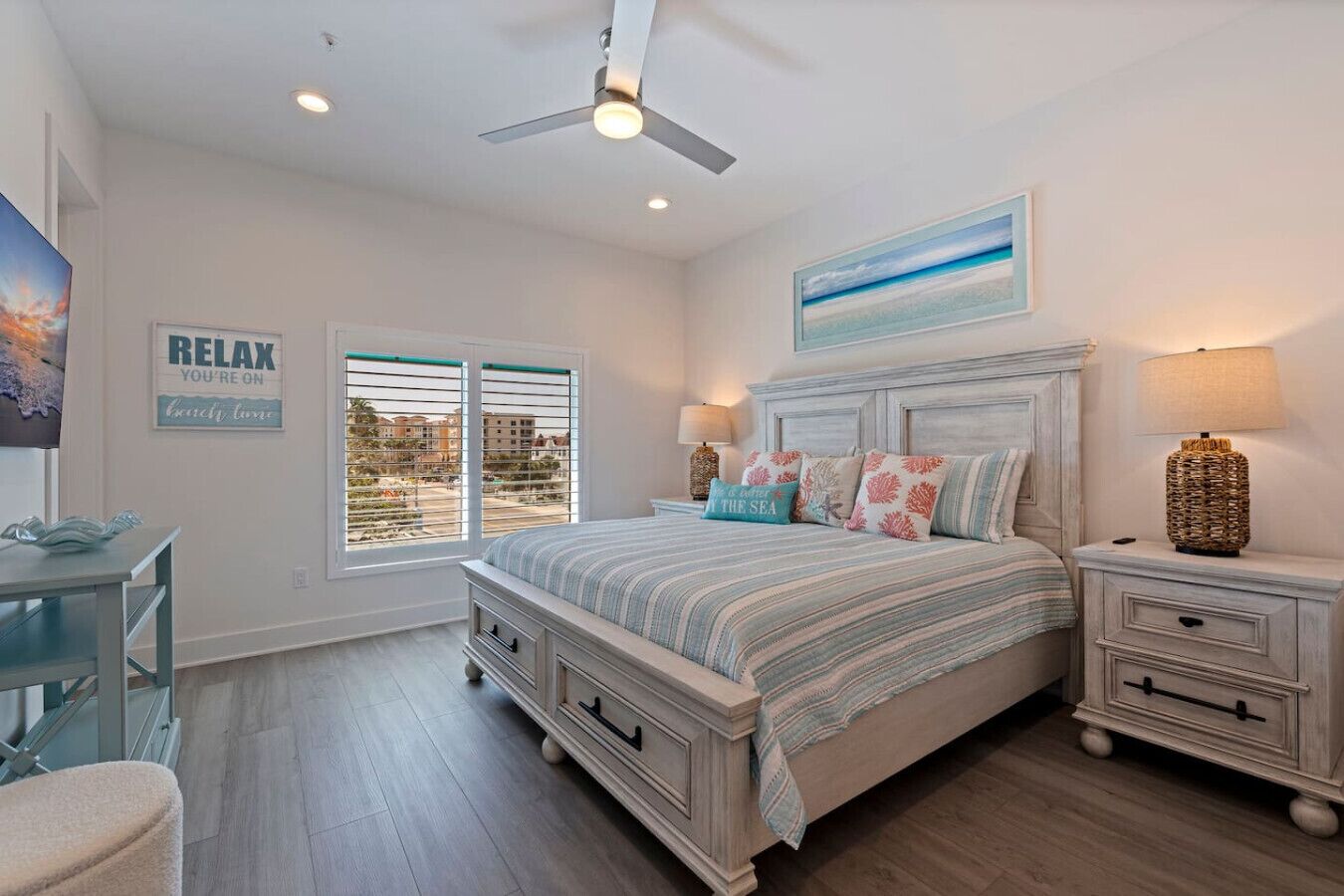 5 bedrooms, desk, iron/ironing board, travel cot