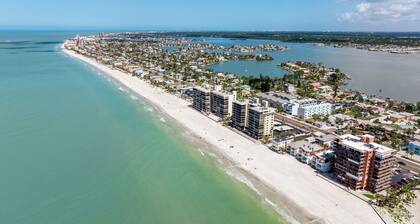 Beachside Bliss | Rooftop Gulf Views & Fun Vibes