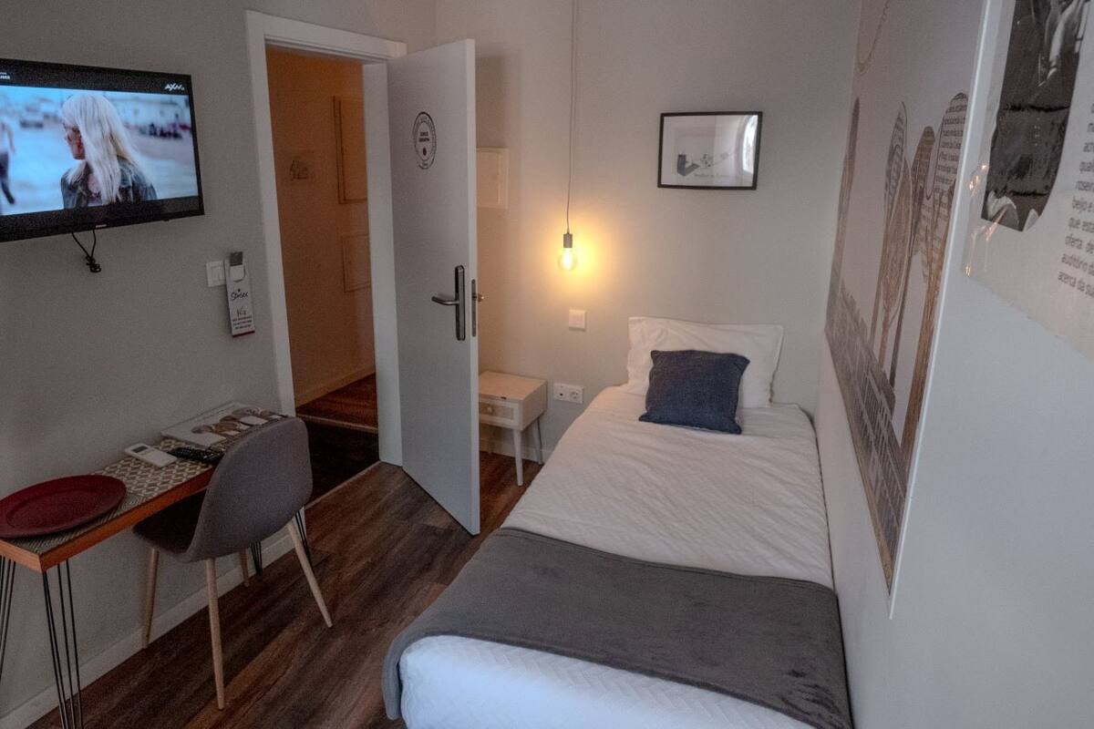 Single Room | Free WiFi