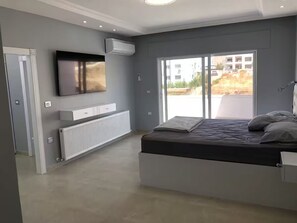 3 bedrooms, iron/ironing board, travel cot, free WiFi