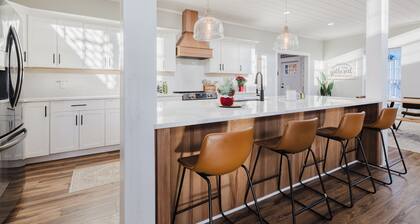 Modern Barndo, Hot Tub, Sauna, Fire Pit, 20 min RRG, Rec Room, Pickleball