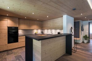 Réfrigérateur, four, plaque de cuisson, lave-vaisselle