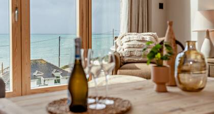 Bea's Cottage - Four Bedroom House, Sleeps 8