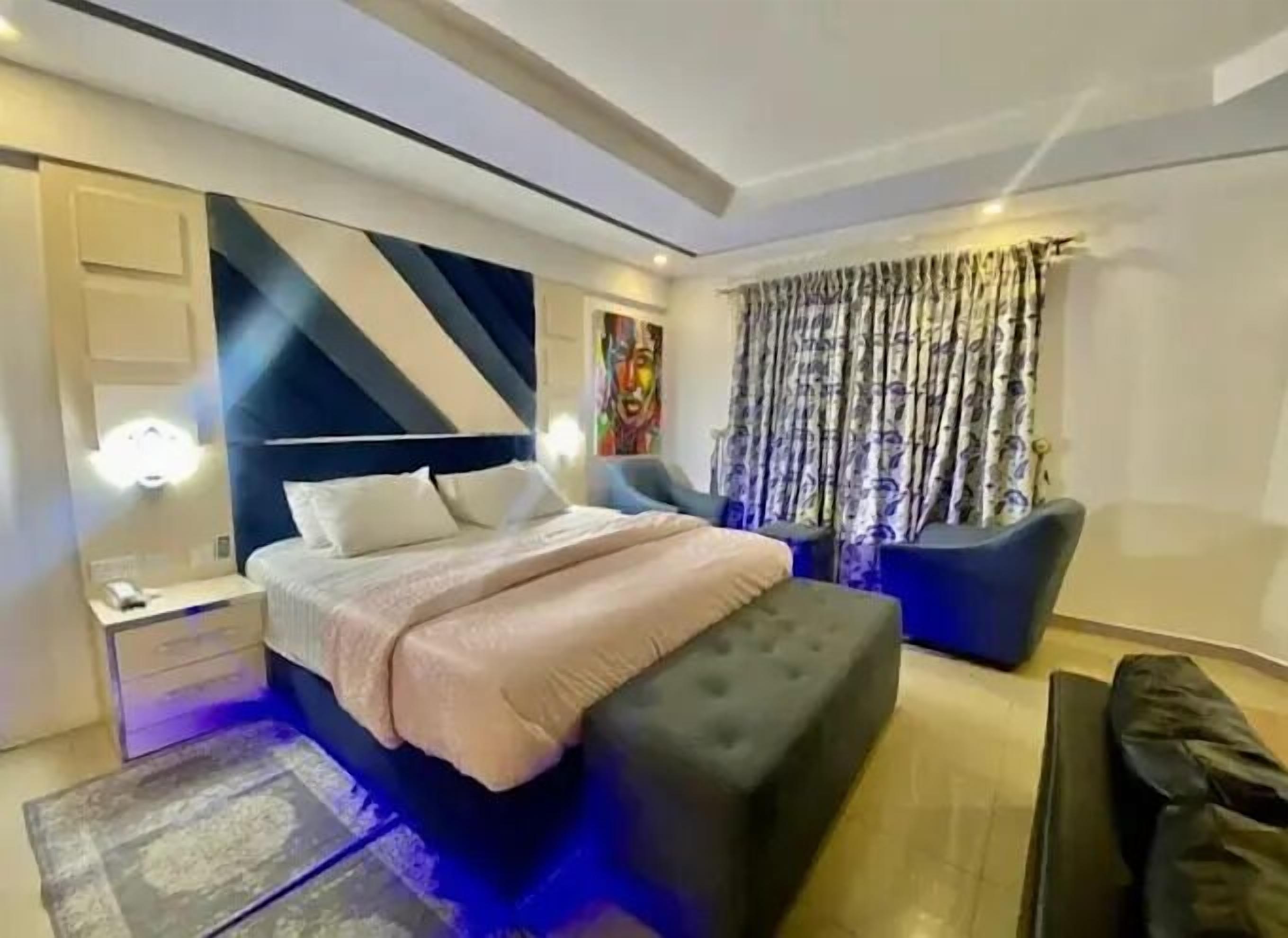 家庭公寓, 陽台, 城市景觀 | 客房內保險箱、書桌、筆電工作空間、遮光布/窗簾