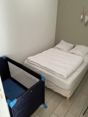 1 室のベッドルーム、WiFi