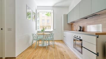 Comfort-Apartment, Stadtblick | Eigene Küche