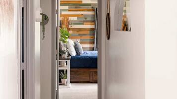 3 bedrooms, travel cot, WiFi, bed sheets